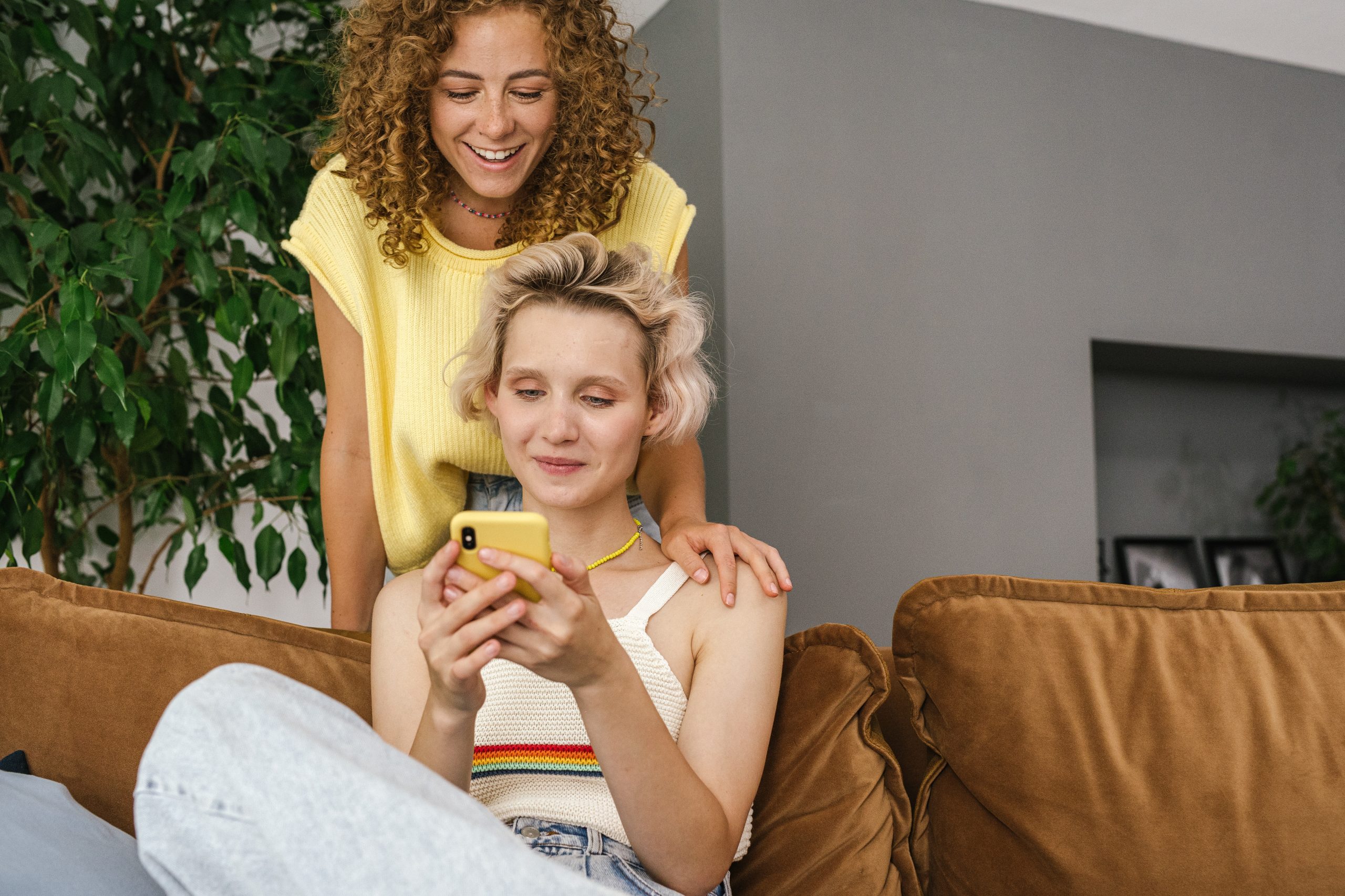 How to Compliment Her at a Women Chat Line Number